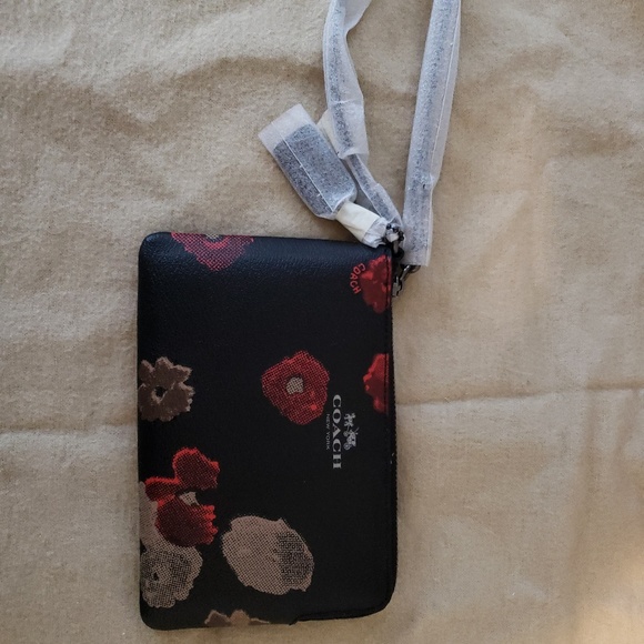 NWT Coach wristlet - Picture 5 of 5